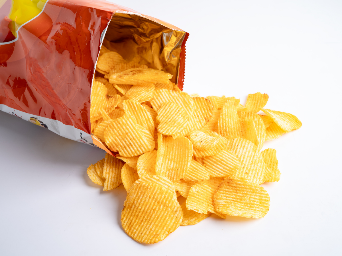 ポテトチップスの袋がパンパンにふくらんでいるのはなぜ？