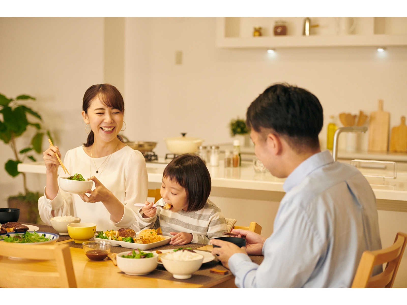 家族で囲む食卓
