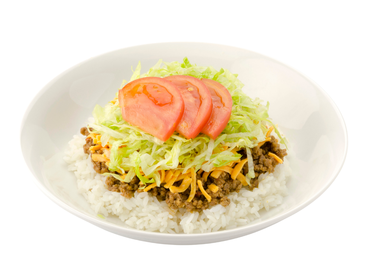 タコライス(混ぜて食べる沖縄の文化を象徴する一皿)